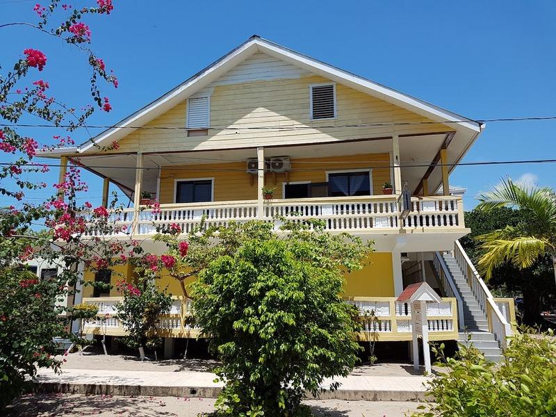 Serenade Hotel Placencia Eksteriør bilde