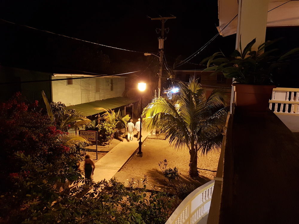 Serenade Hotel Placencia Eksteriør bilde