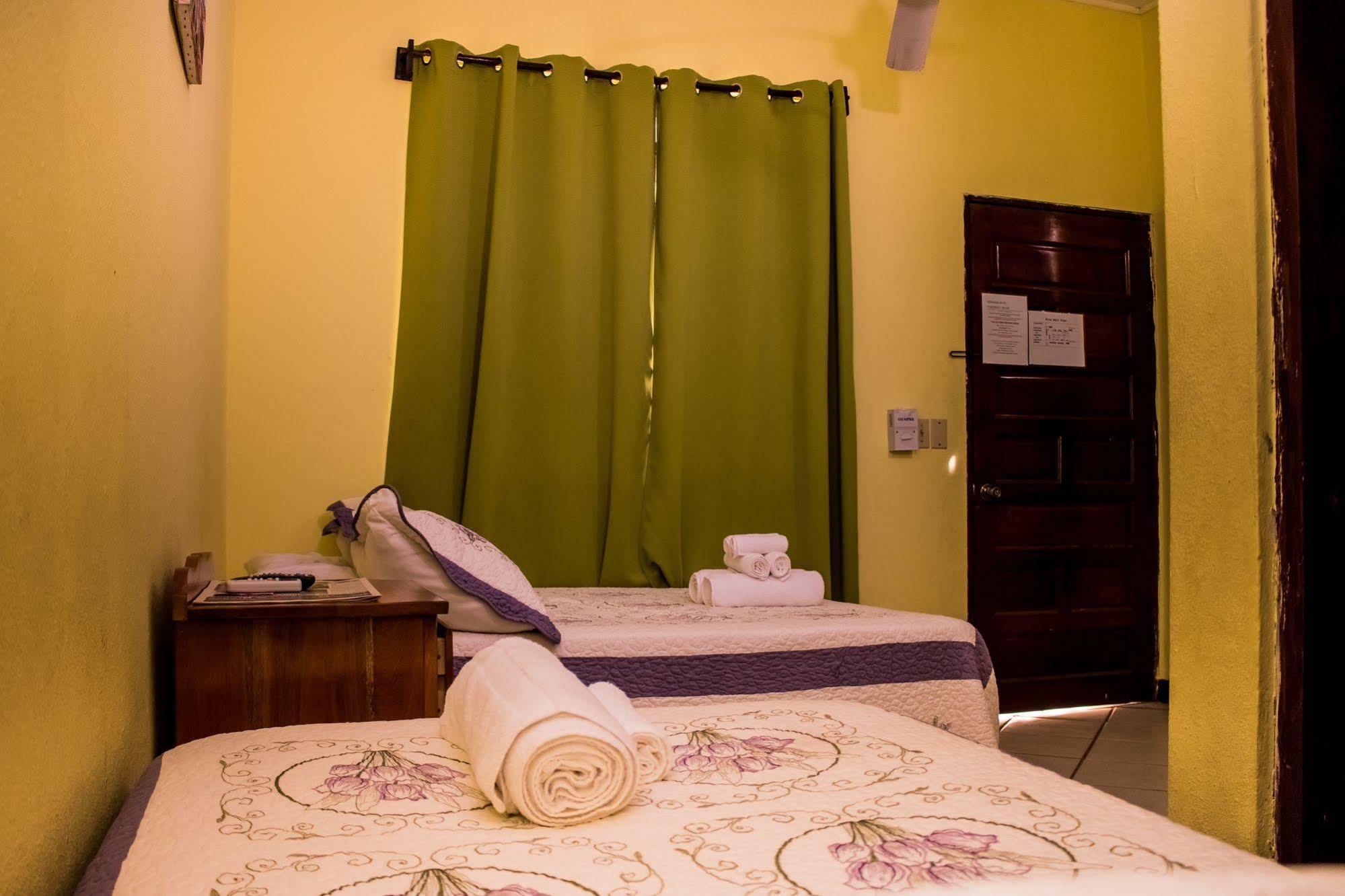 Serenade Hotel Placencia Eksteriør bilde