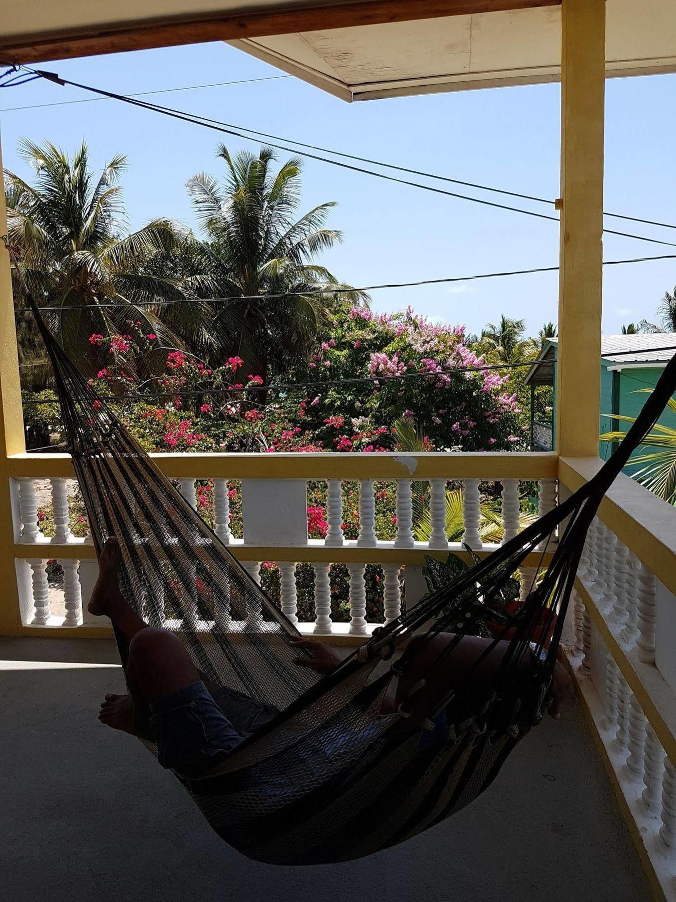 Serenade Hotel Placencia Eksteriør bilde