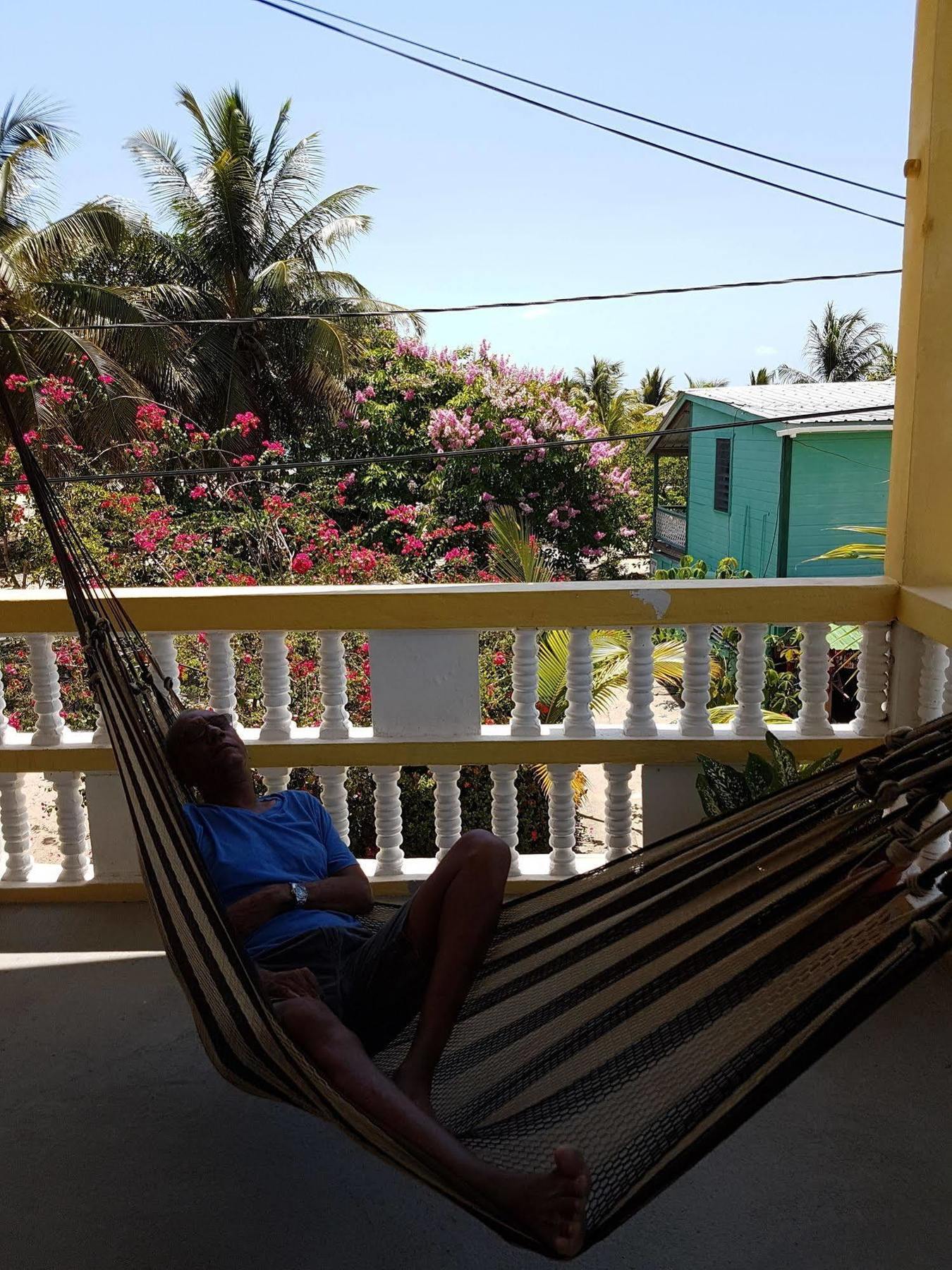 Serenade Hotel Placencia Eksteriør bilde
