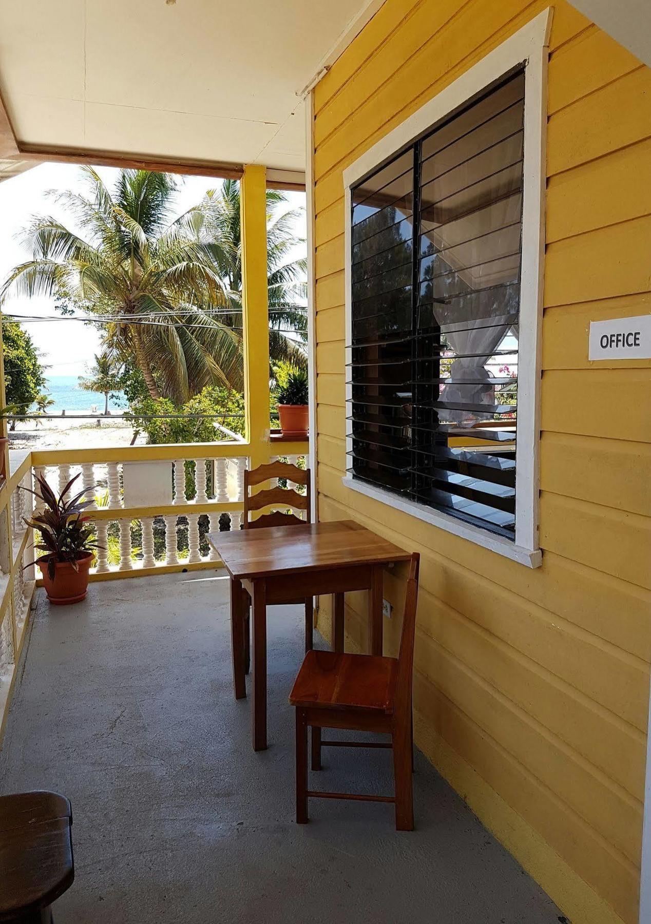 Serenade Hotel Placencia Eksteriør bilde